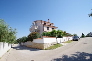 Exterior - Holiday apartment in family house with shared pool (Banjole)