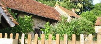 Charming 18C farmhouse halfway between Paris and the Med!