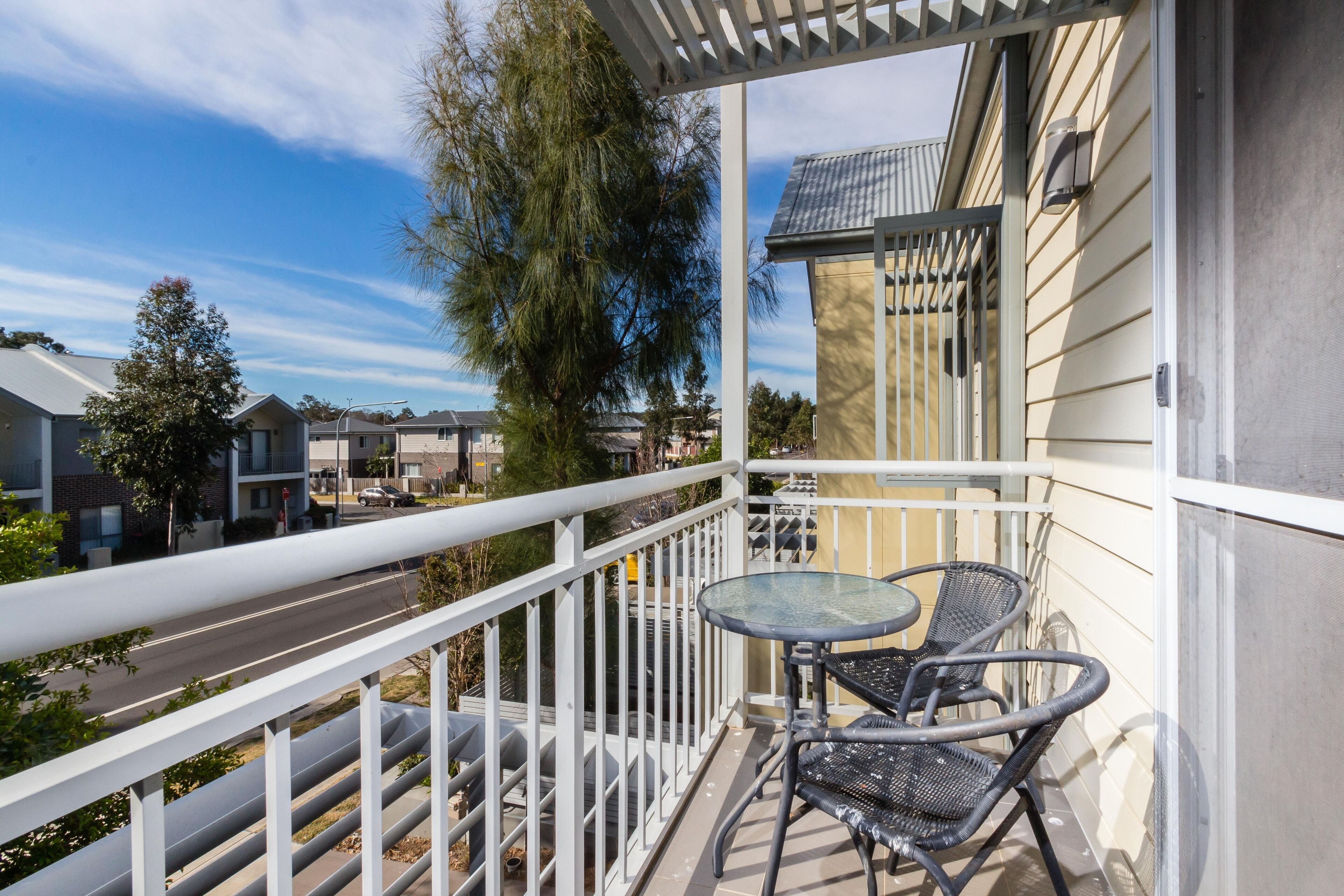 Lapwing Luxury in the Waterside Estate — image 4