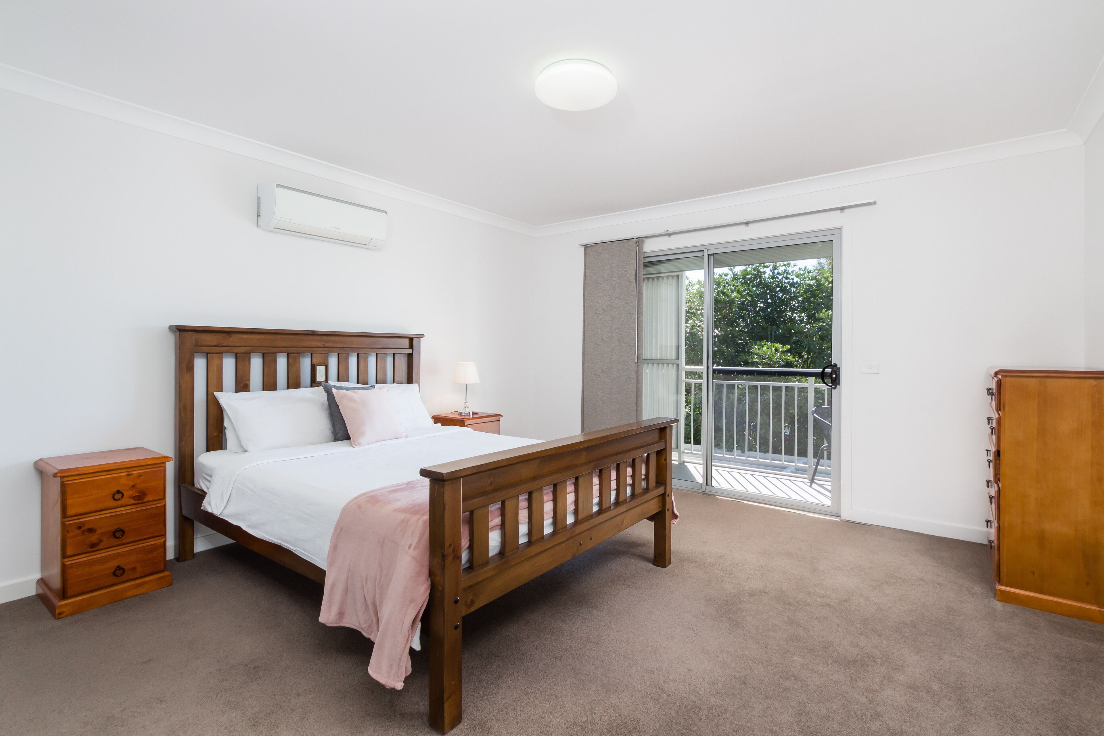 Lapwing Luxury in the Waterside Estate — image 3