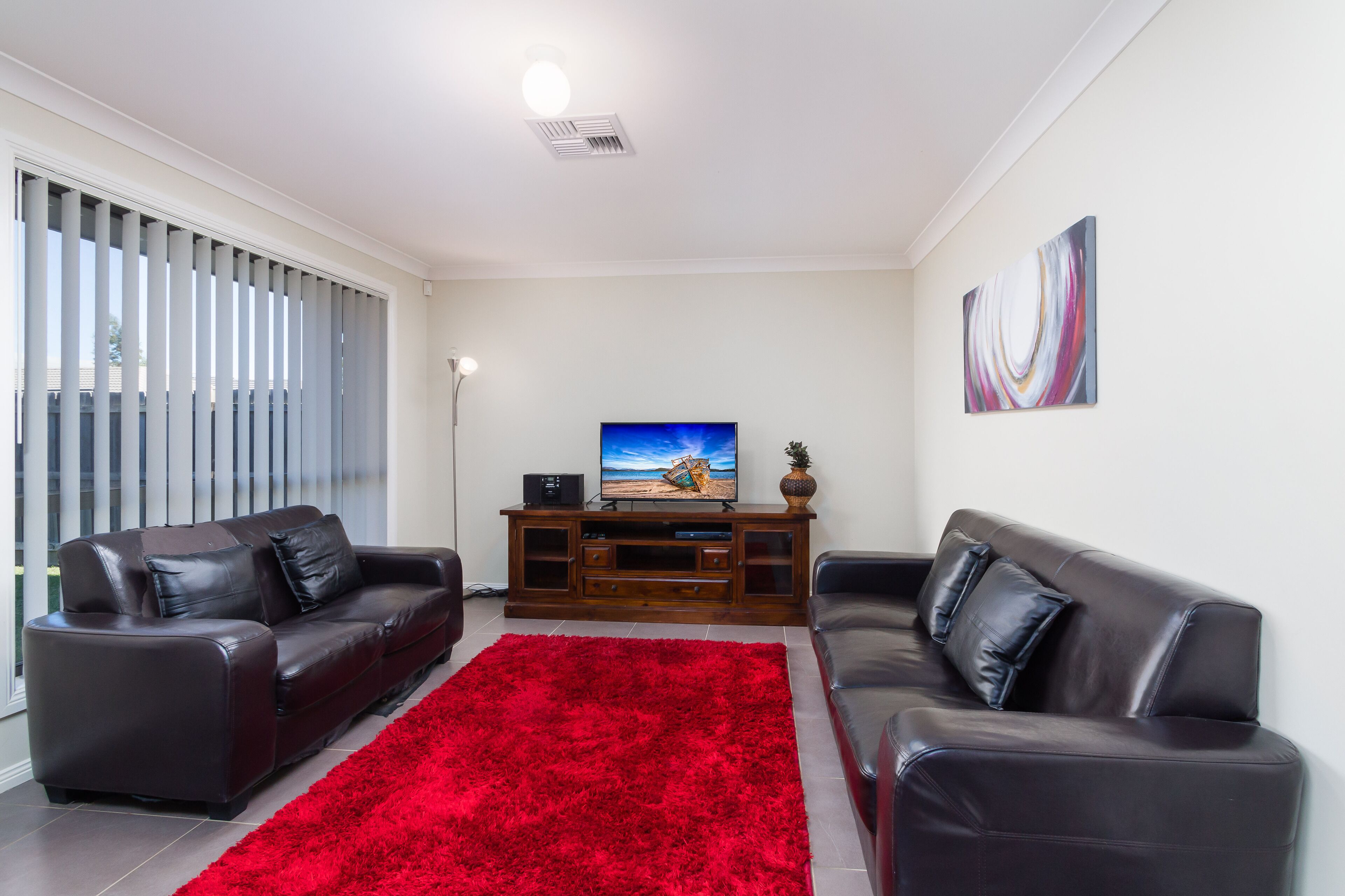 Lapwing Luxury in the Waterside Estate — image 9