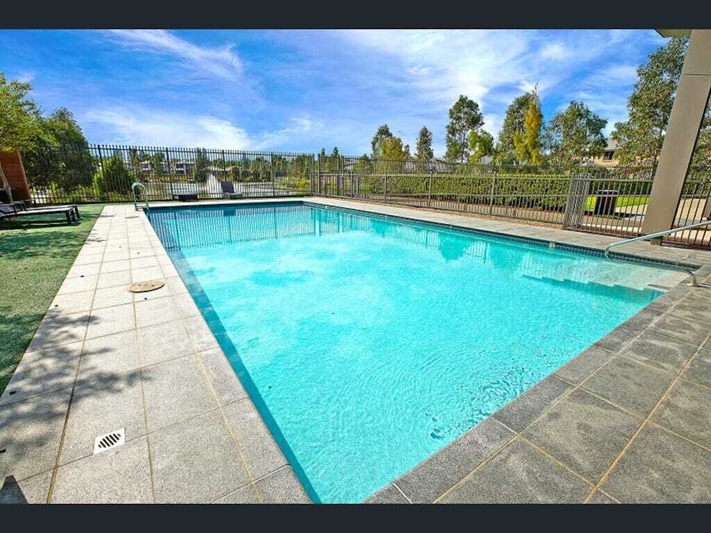 Lapwing Luxury in the Waterside Estate — image 2