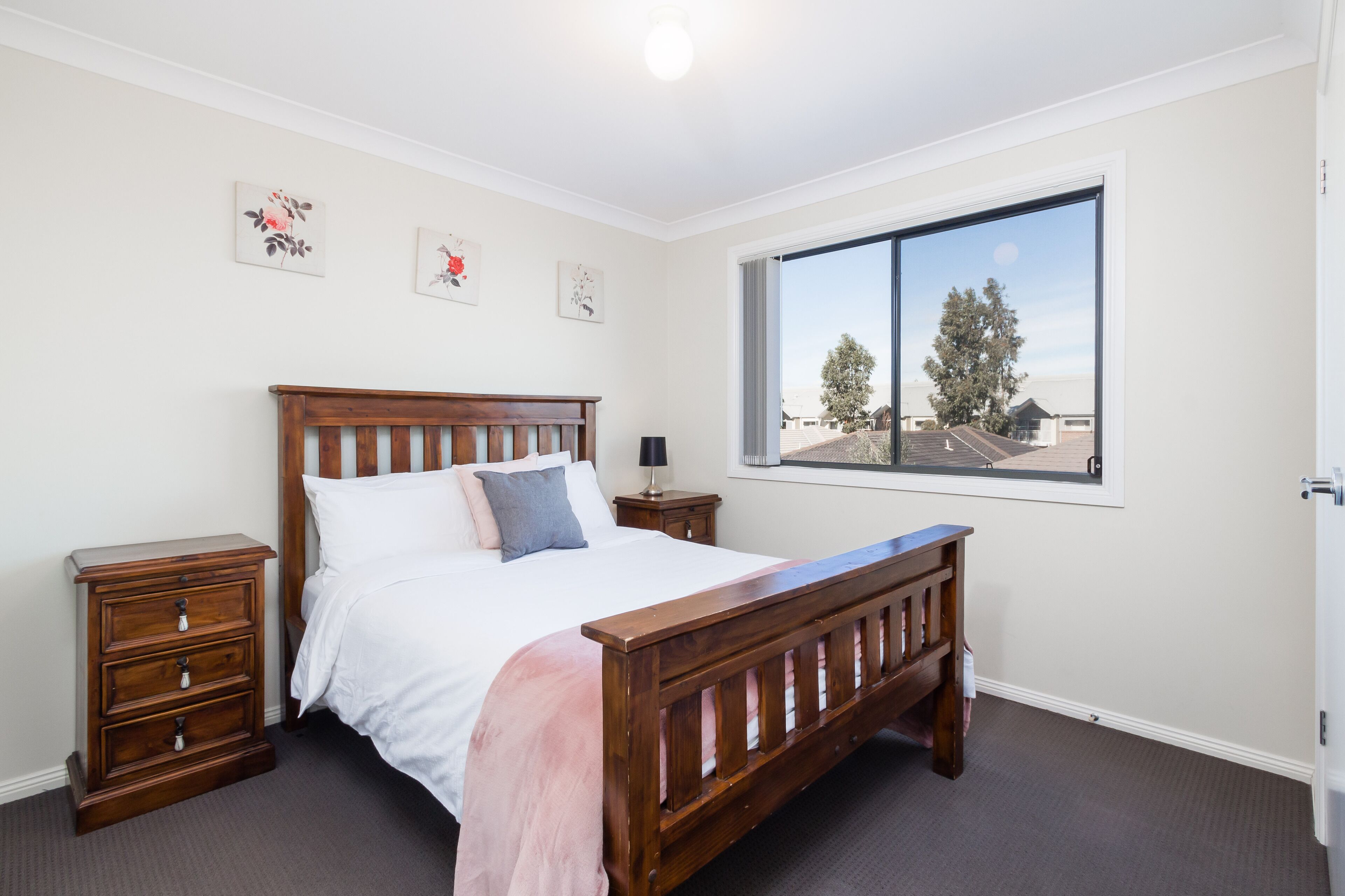 Lapwing Luxury in the Waterside Estate — image 6