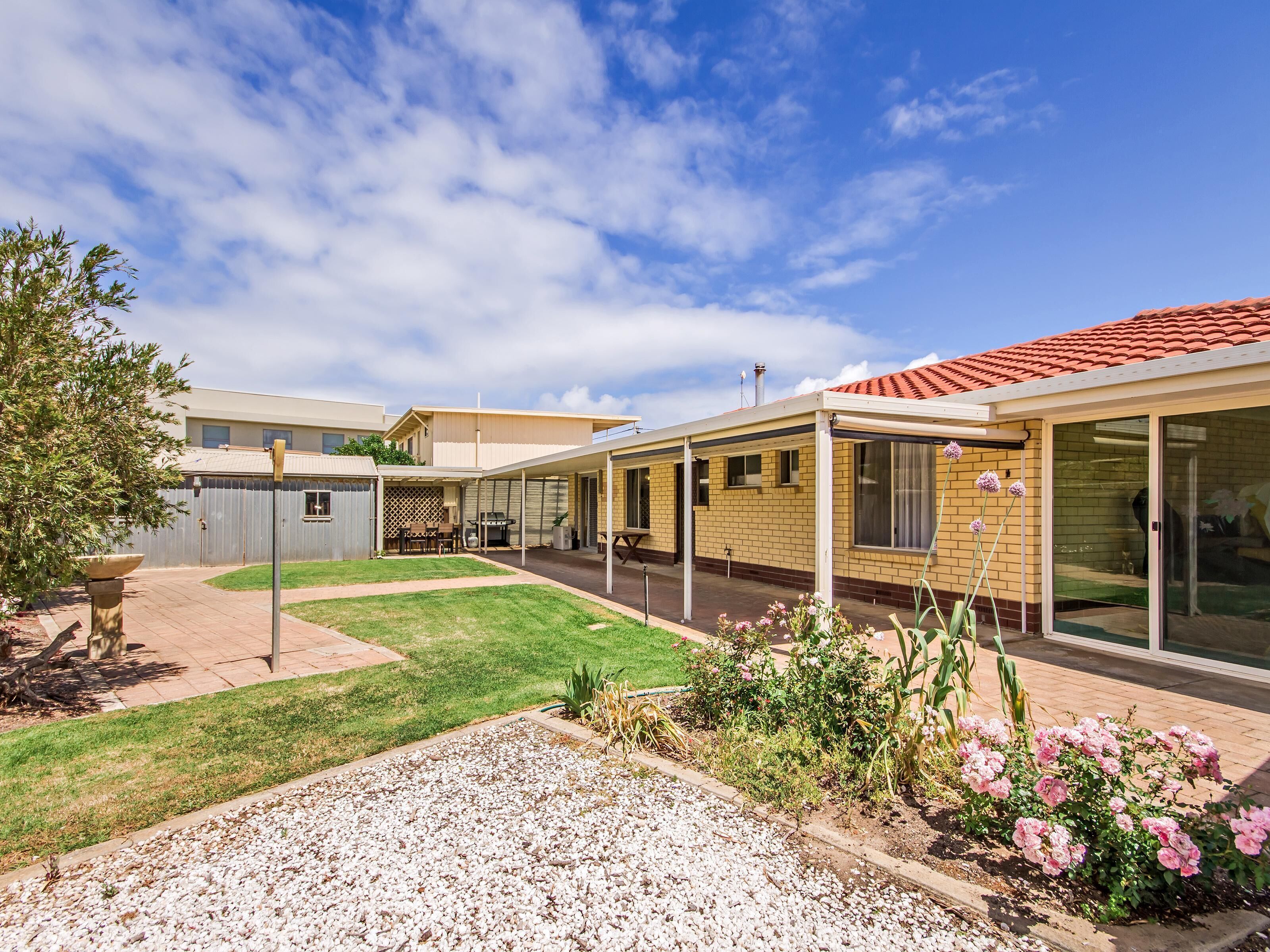 Sun and Sea ~ Port Willunga - Cosy Coastal Home In Pretty Port Willunga
