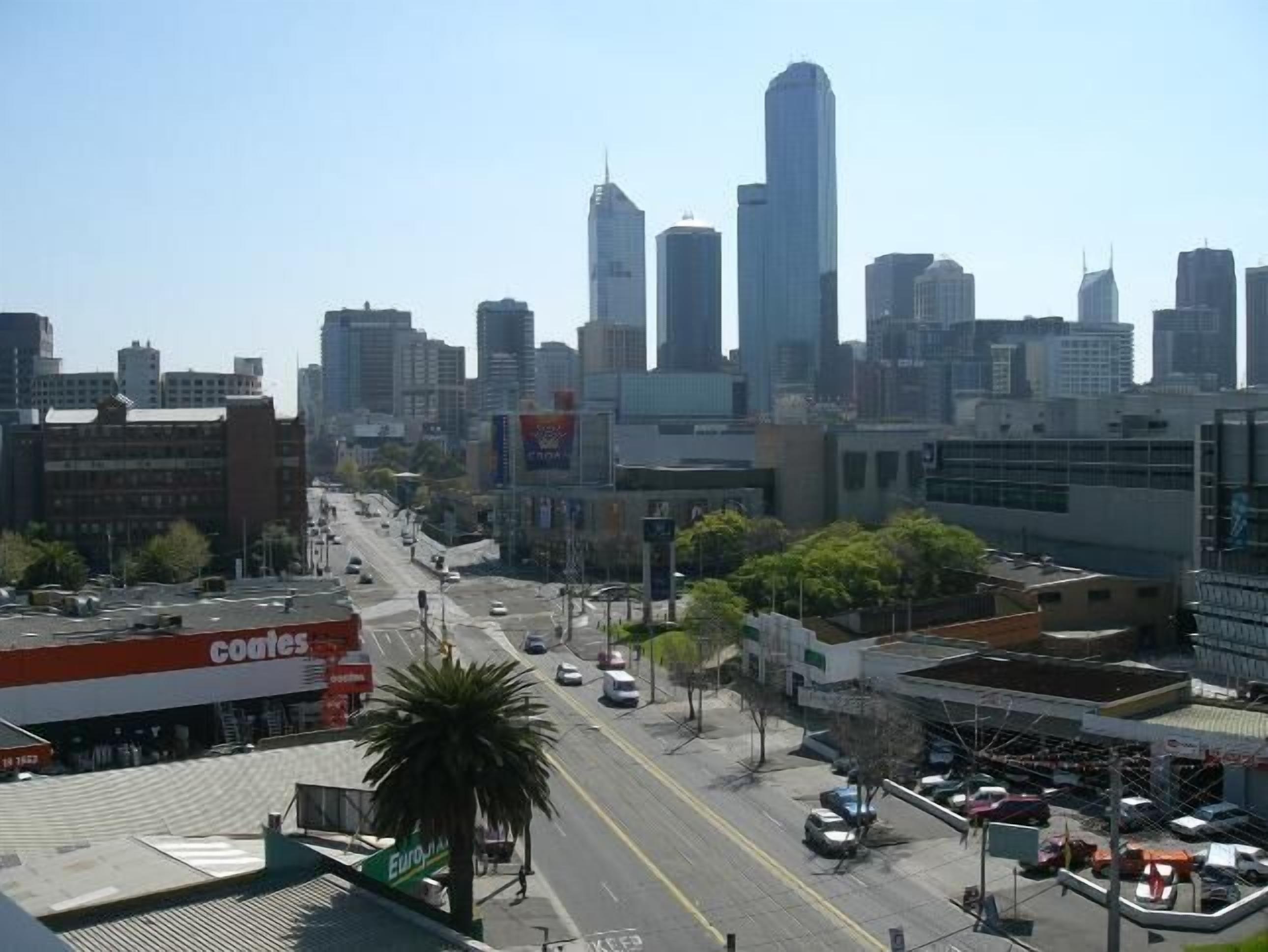 Your perfect Melbourne getaway starts in Southbank - one bedroom apartment — image 2