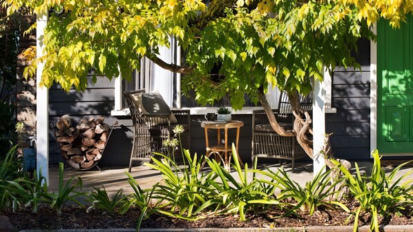 Property grounds - Ebony Twigg - Cosy and Stylish Getaway in Gorgeous Hepburn Springs (HEPBURN SPRINGS)