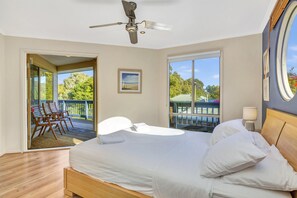 3 bedrooms, iron/ironing board, bed sheets