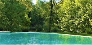 Alberca al aire libre y alberca climatizada