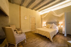 4 bedrooms, in-room safe, iron/ironing board, WiFi
