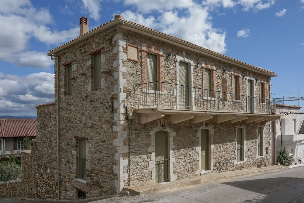 Traditional villa in Peloponnese with Charming Mountain View
