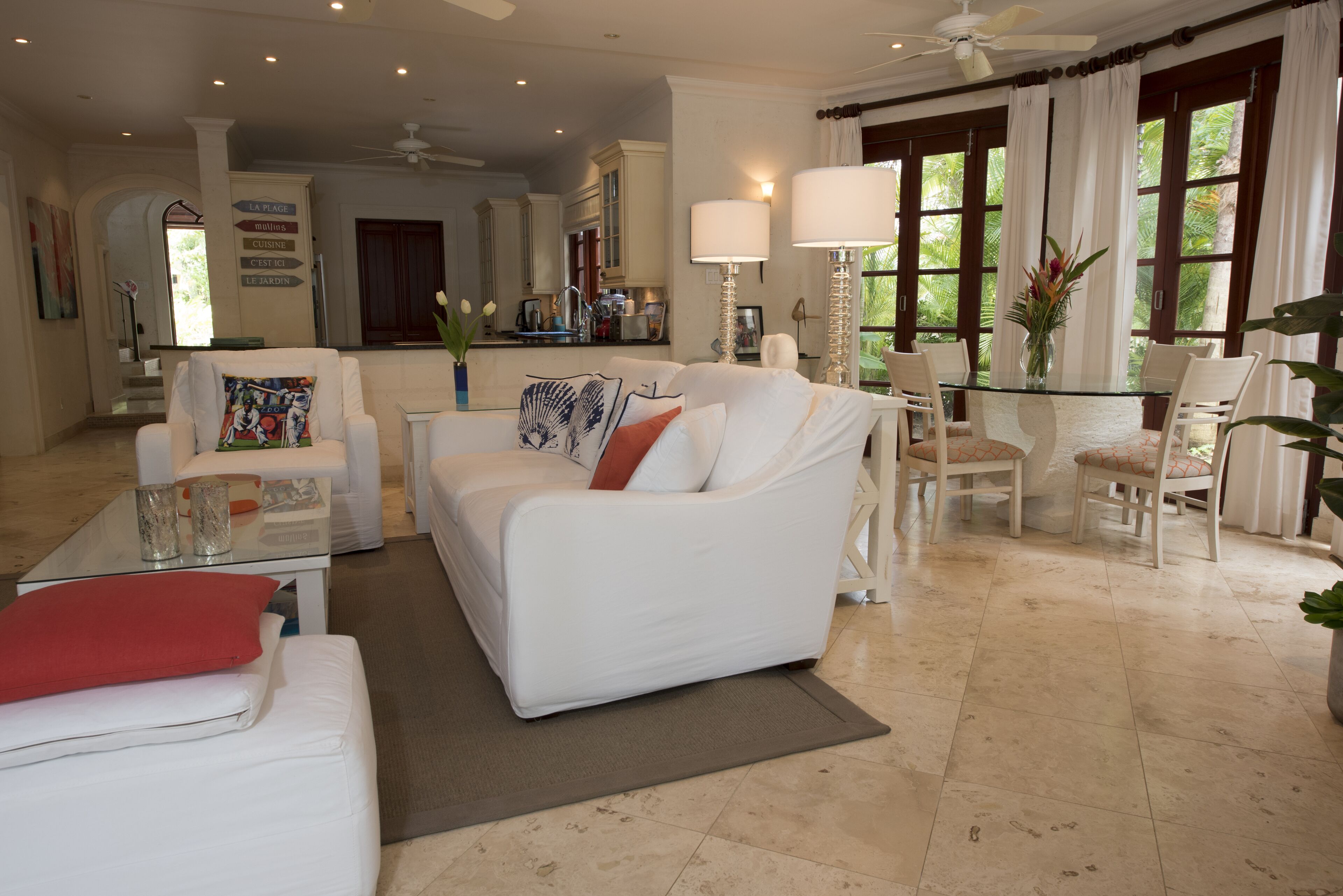 Smart TV, books, stereo