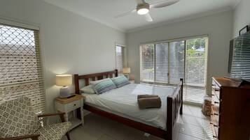 3 bedrooms, free WiFi, bed sheets
