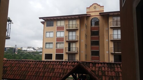 Great location apartment, security 24/7, pool and private parking