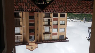 Great location apartment, security 24/7, pool and private parking