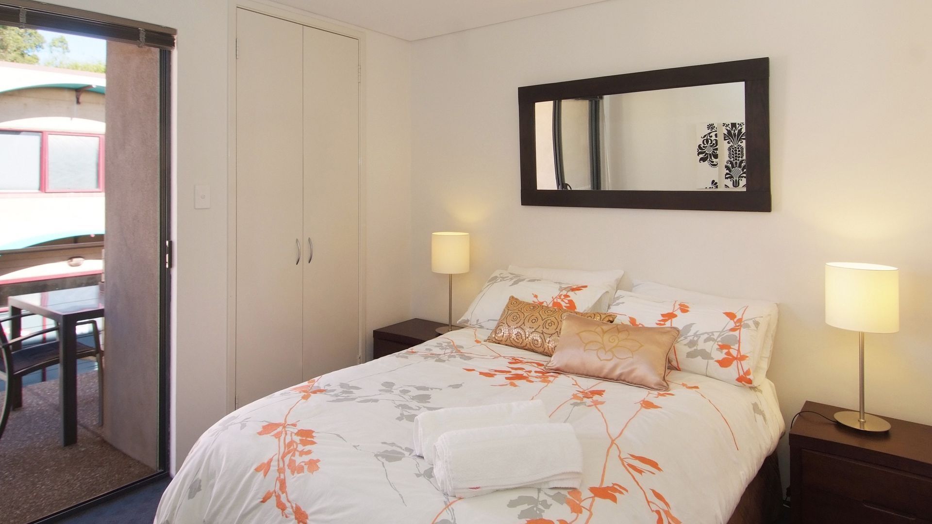 Sol Apartment - Stylish Apartment in Town — image 6