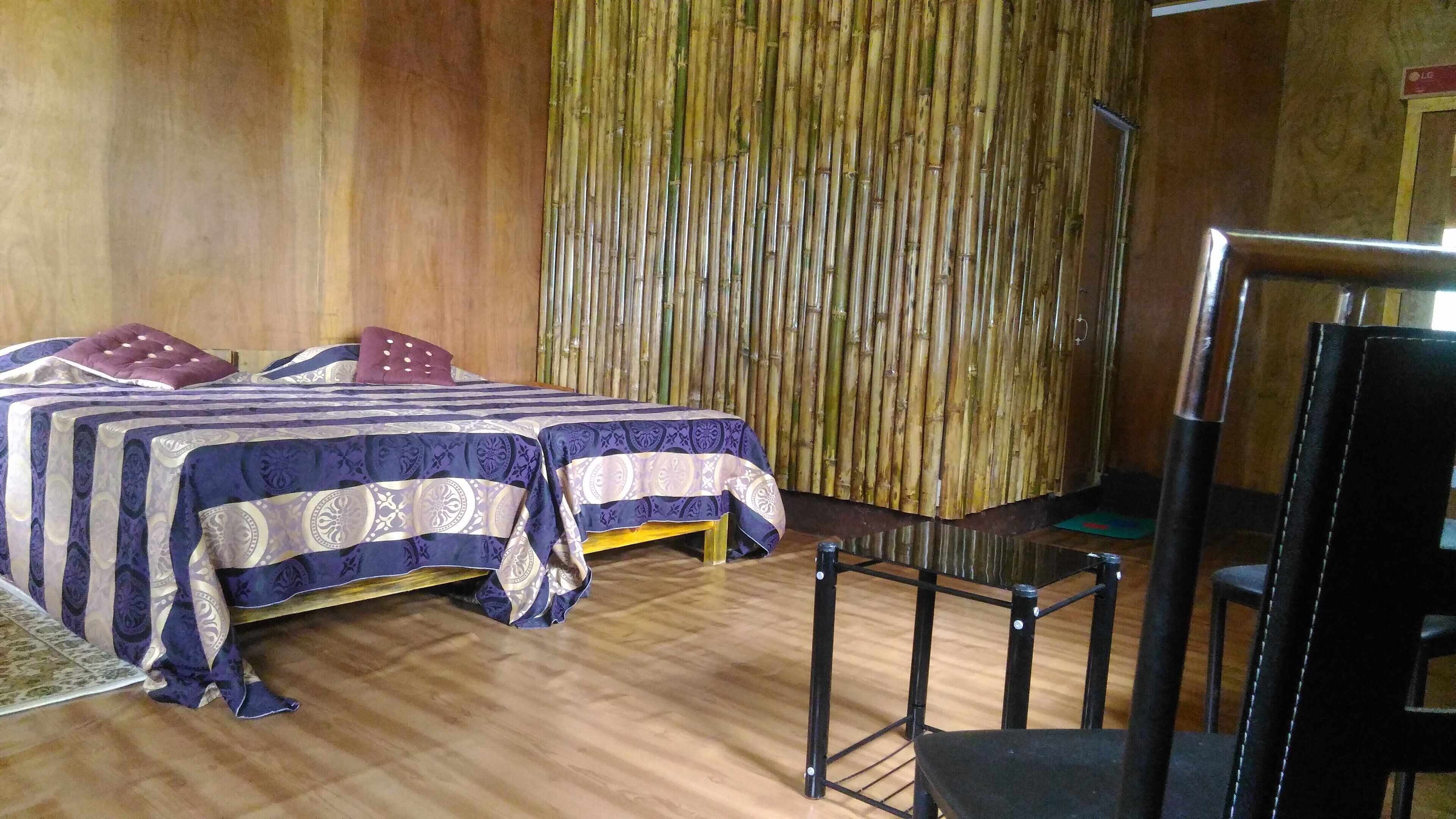 Cafe Umbir - cottages, swimming pool, local food at a farm-stay