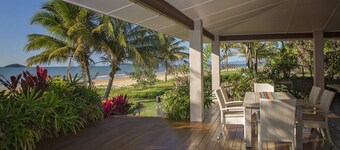 The Artist House - Absolute Beachfront