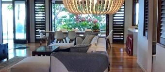 The Artist House - Absolute Beachfront