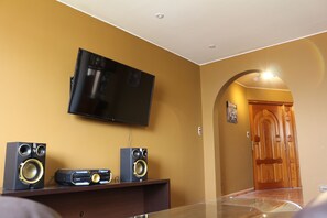 3 dormitorios, tabla de planchar con plancha, Internet y ropa de cama