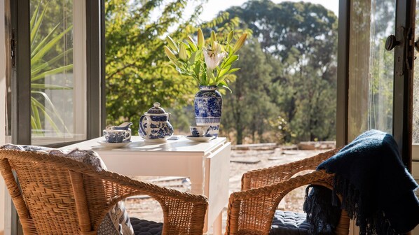 Interior - Oscars private spa villa - idyllic couples getaway (Hepburn Springs)