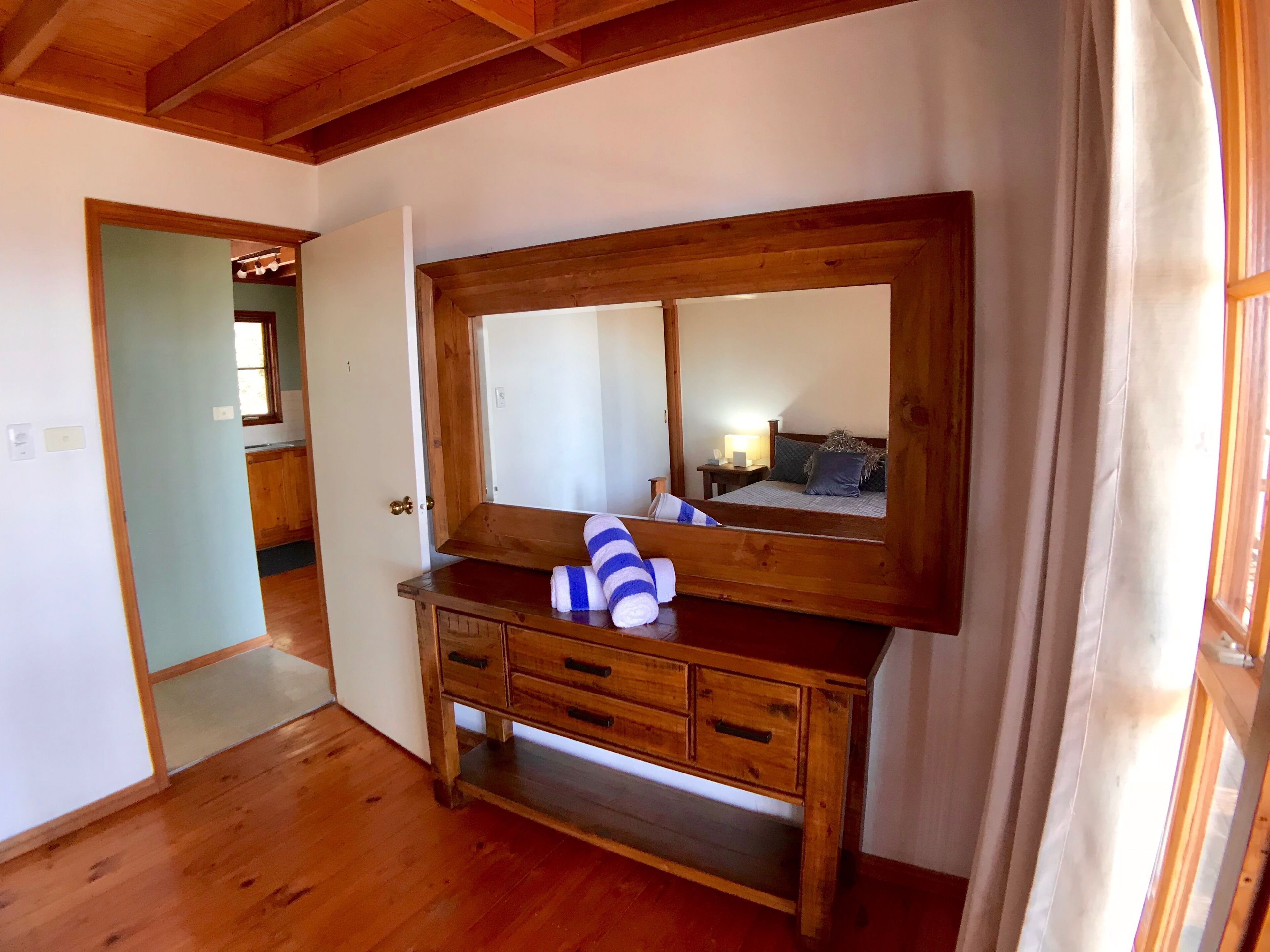 Silkwood Spa Lodge - secluded and private retreat for 1 to 2 couples. — image 8