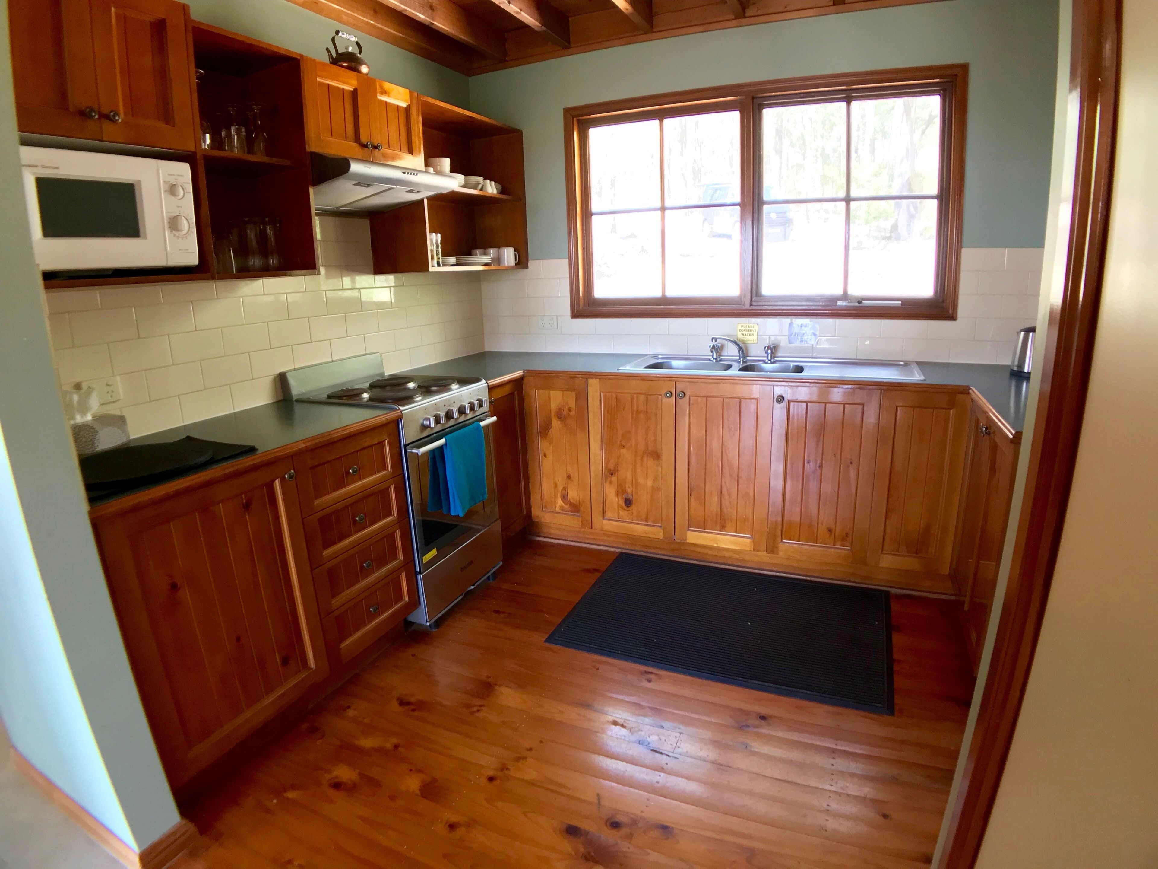 Silkwood Spa Lodge - secluded and private retreat for 1 to 2 couples. — image 9