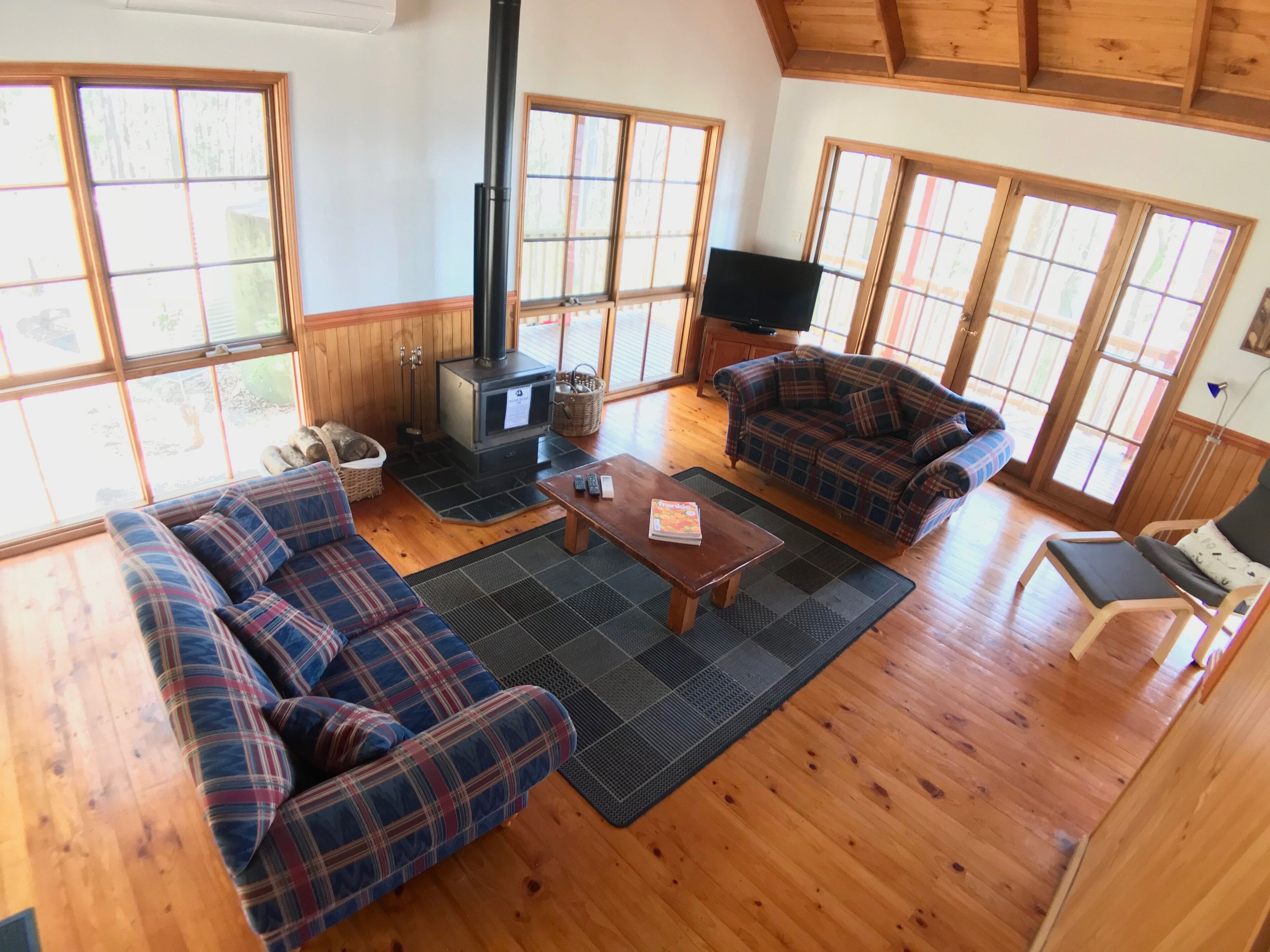 Silkwood Spa Lodge - secluded and private retreat for 1 to 2 couples. — image 11