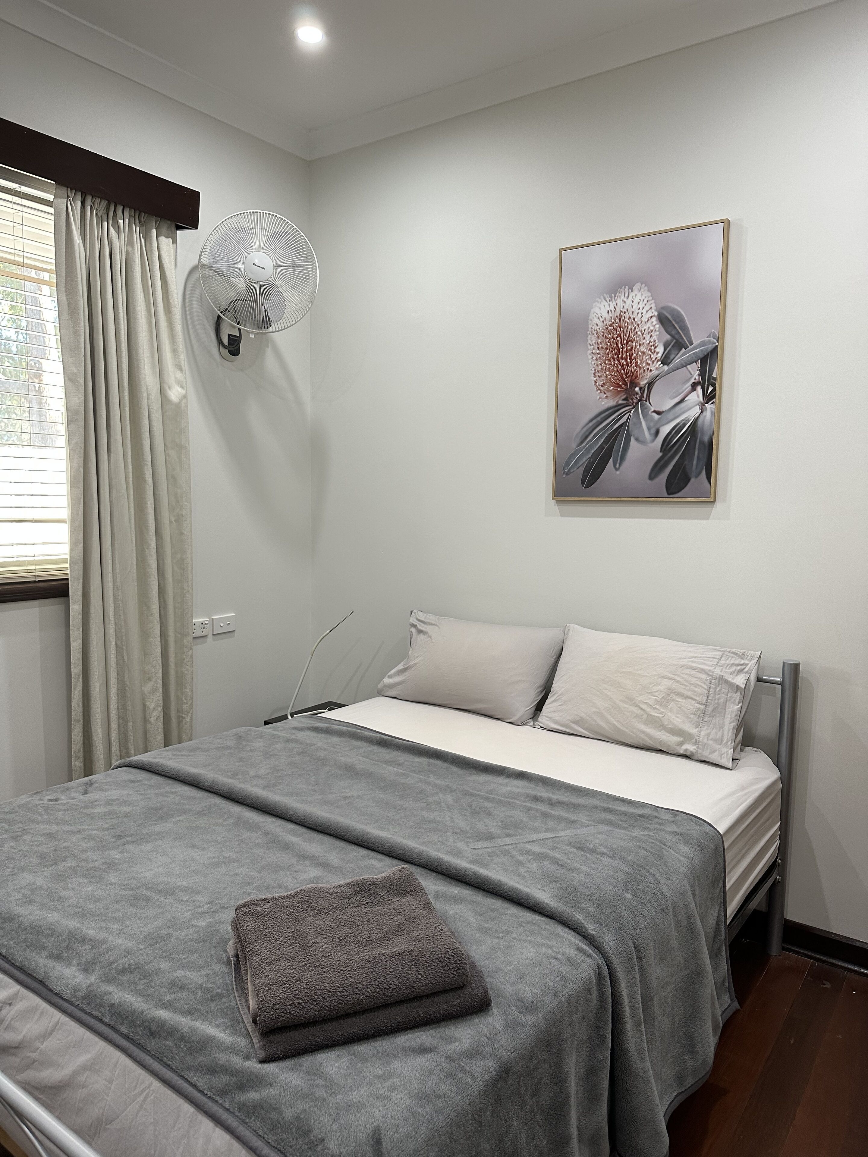 Spacious One  Bedroom House - FREE WIFI and Netflix