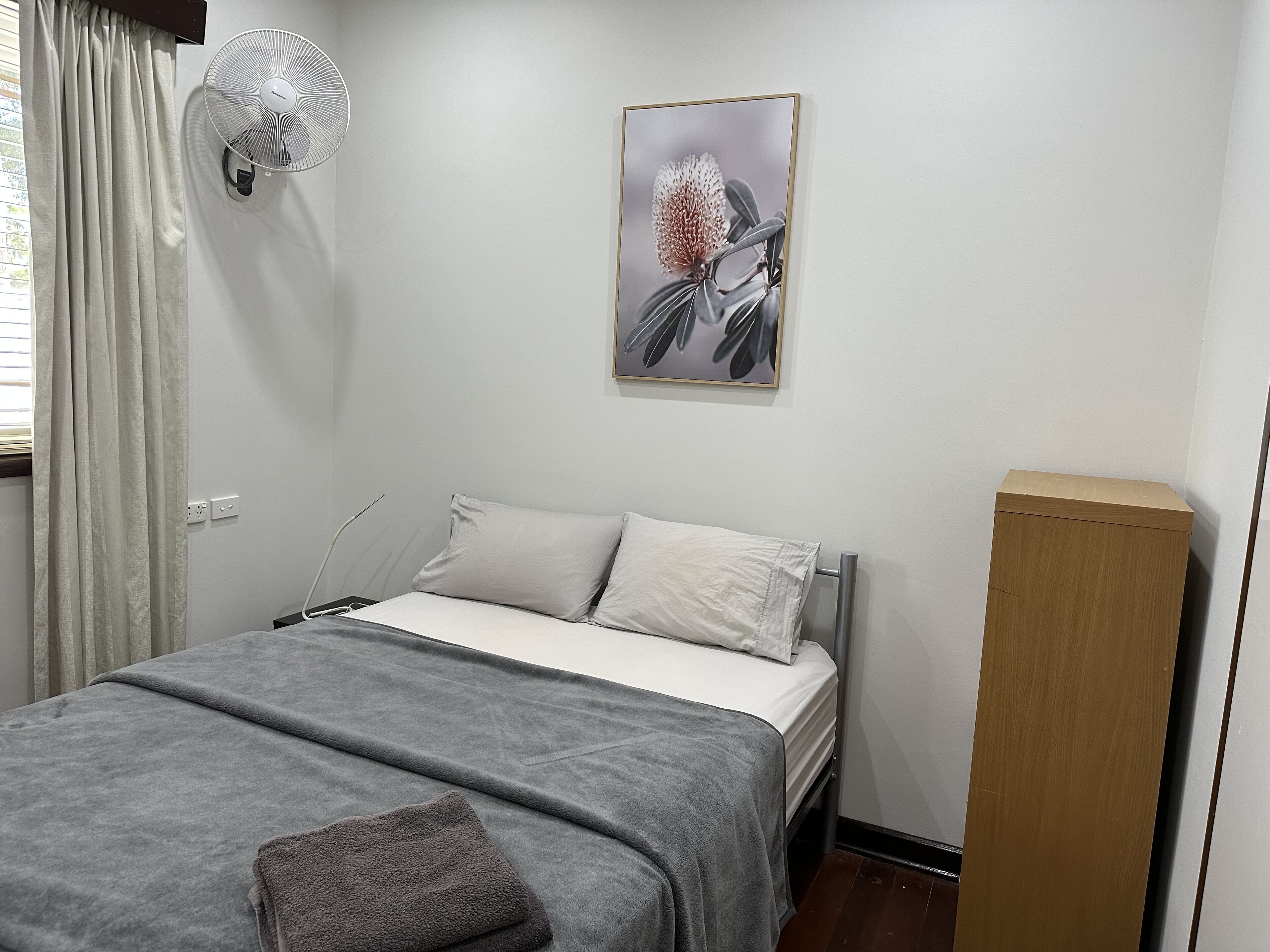 Spacious One  Bedroom House - FREE WIFI and Netflix