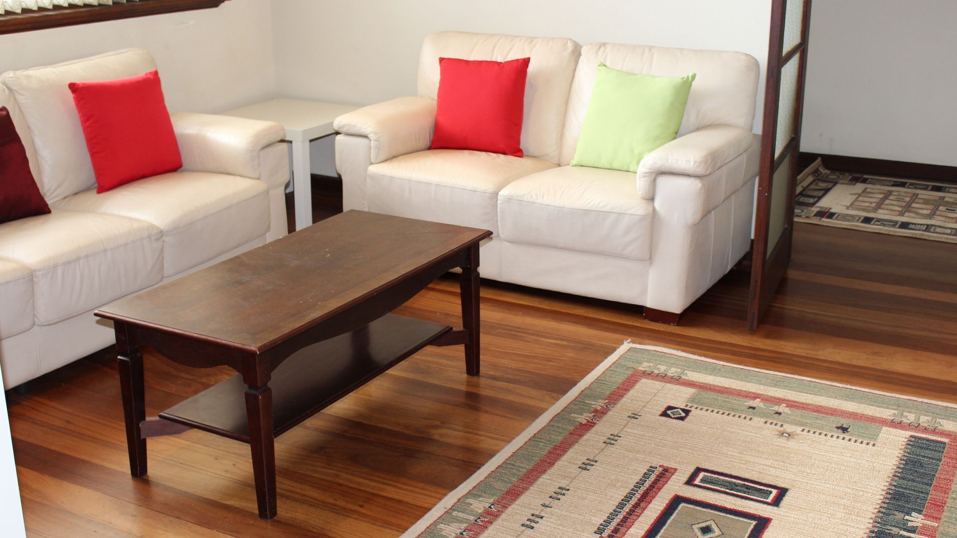 Spacious One  Bedroom House - FREE WIFI and Netflix