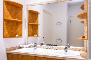 淋浴设施、毛巾