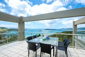 Outdoor dining - Ocean View Villa 03 (Hamilton Island)