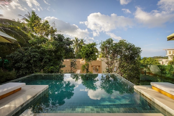 An infinity pool