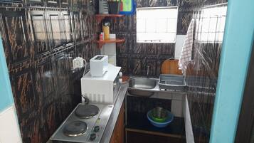 雪櫃、微波爐、焗爐、爐具