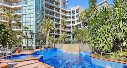 Chatswood- HELP1 Help Street - Stylish 1BR with Balcony Pool Views Near Chatswood Station