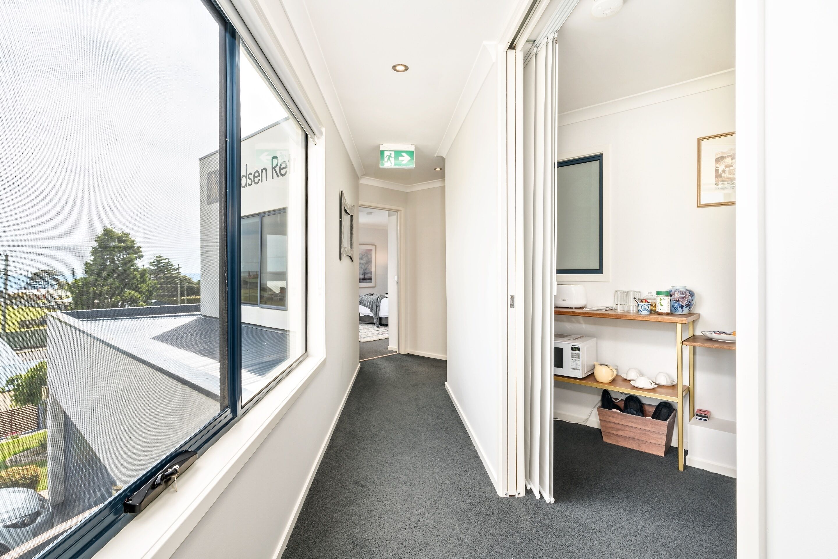 Penthouse Suite Madsen Retreat Boutique Guesthouse Penguin NW Tasmania — image 3