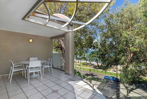 Paradise at Coral Horizons—Retro Beachfront Locale