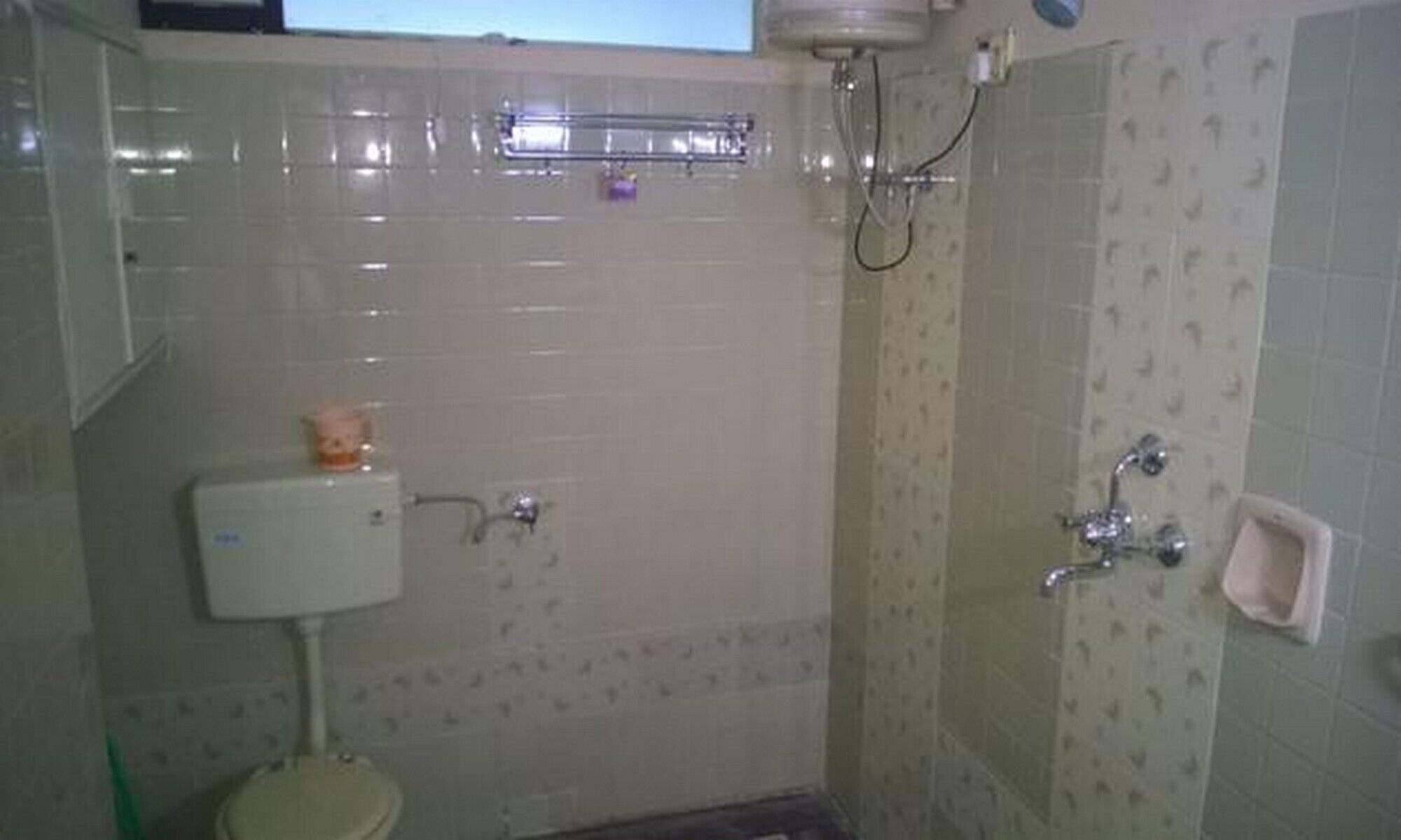 Spacious room in a pleasant area