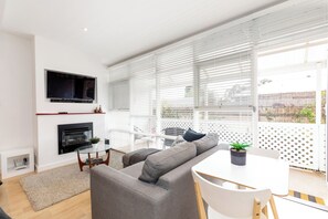 Flat-screen TV, fireplace