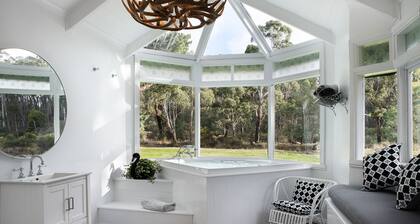 The Orchard - Serene home in Daylesford