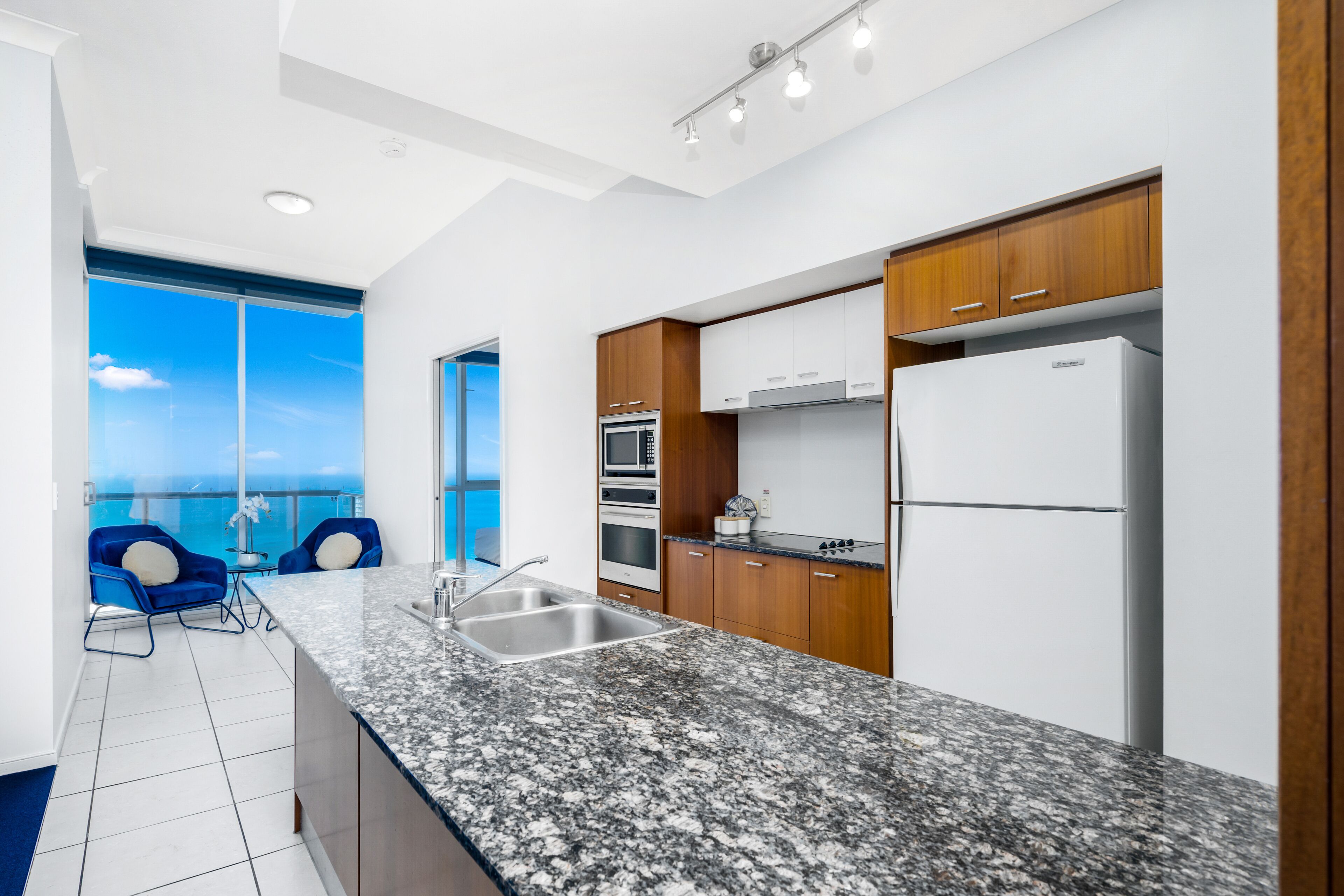 Chevron – 3 Bedroom Executive Sub Penthouse — image 12