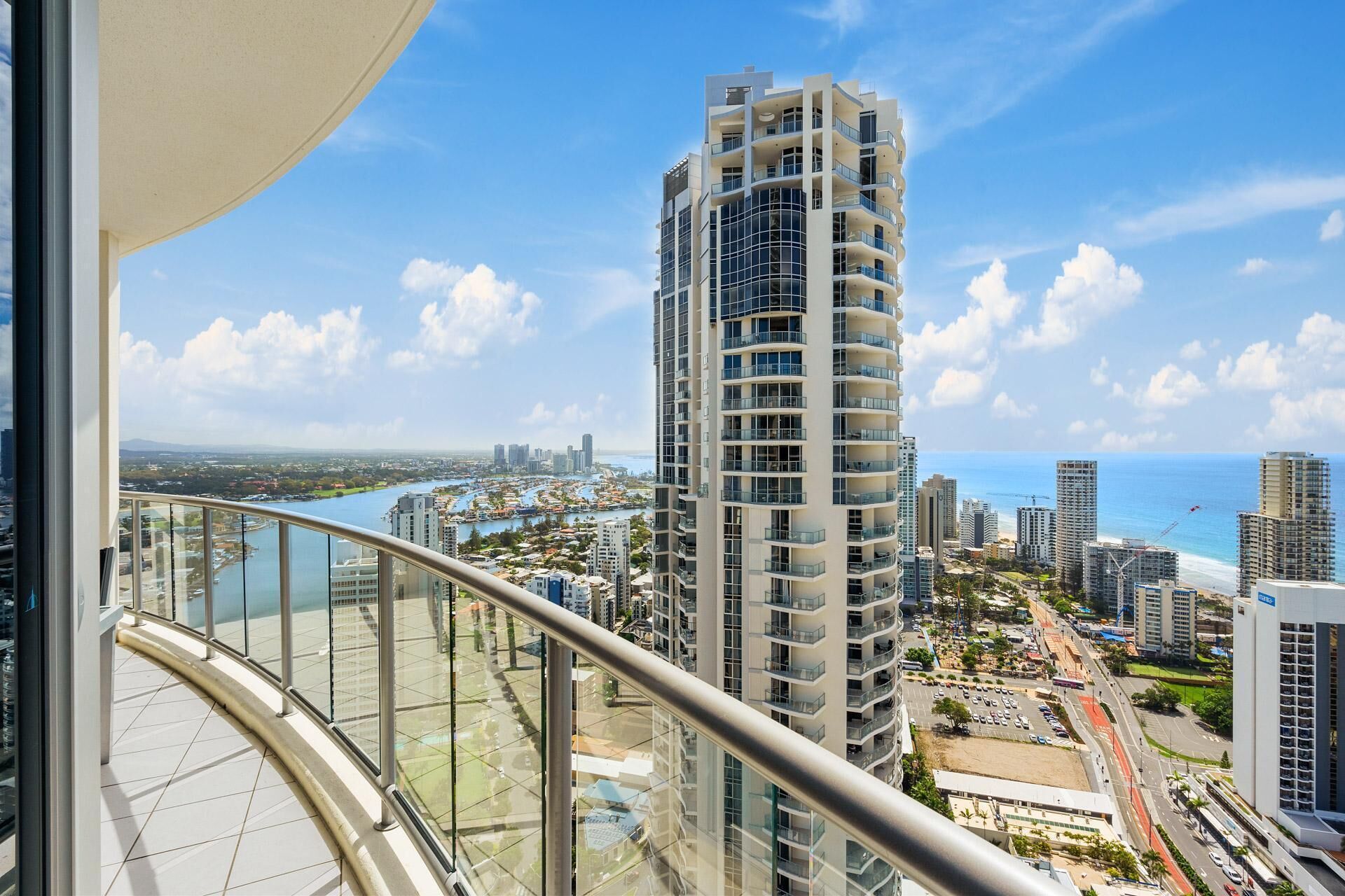 Chevron – 3 Bedroom Executive Sub Penthouse — image 19