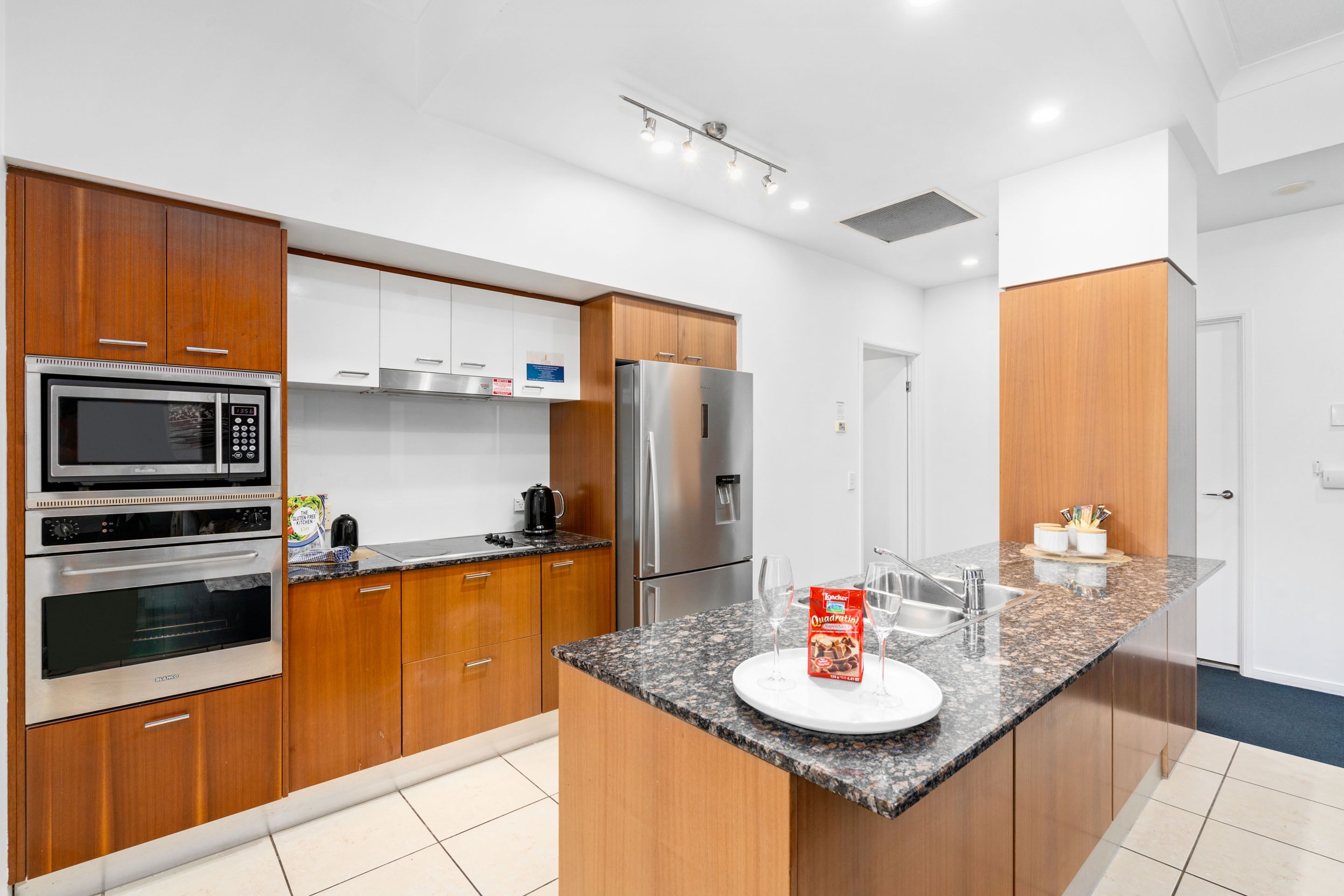 Chevron – 3 Bedroom Executive Sub Penthouse — image 11