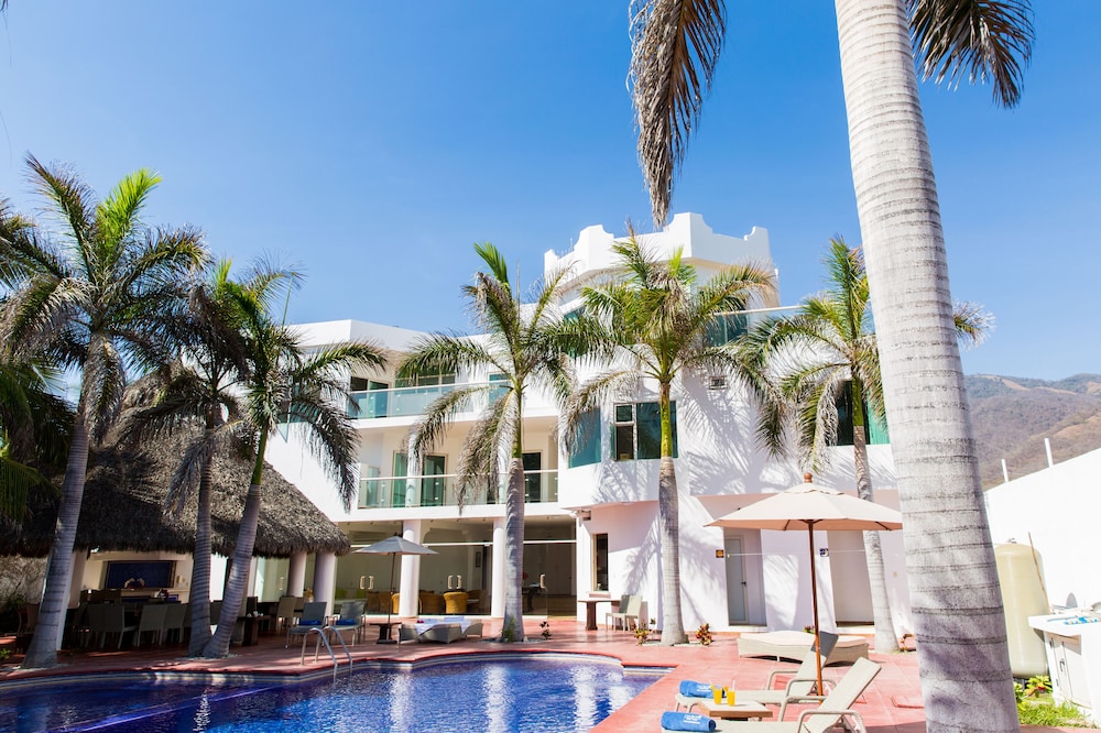 CASA BAOMAL - 13 bedrooms at the beach!!!