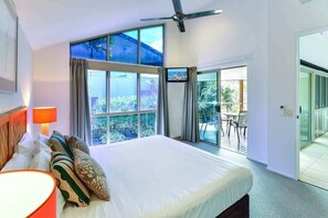 4 bedrooms, iron/ironing board, WiFi, bed sheets