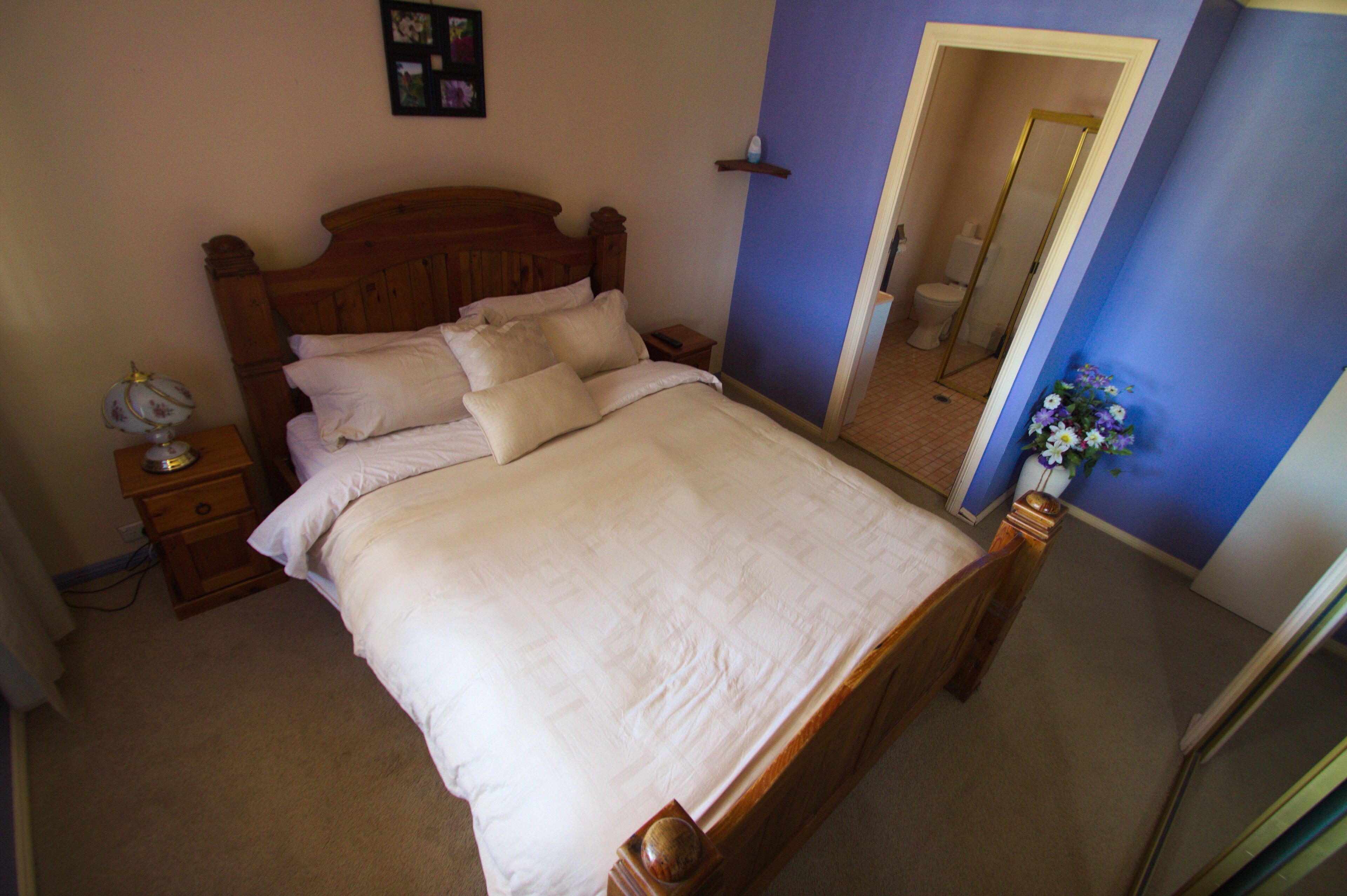 Modern 4 bedroom home with Mountain views, contractors welcome.