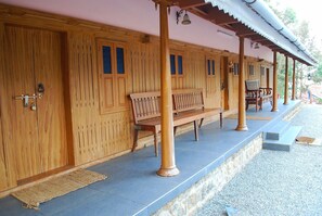 Terrace/patio - Nature Castle-A traditional kerala style (Vattavada)