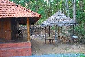 Outdoor dining - Nature Castle-A traditional kerala style (Vattavada)
