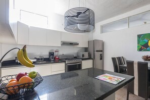 Fridge, microwave, oven, stovetop - Cozy Mexican Hideaway – Close to Old Town & Local Food Spots - Private Terrace (5 de Diciembre)