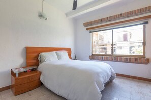 2 bedrooms, iron/ironing board, free WiFi, bed sheets - Cozy Mexican Hideaway – Close to Old Town & Local Food Spots - Private Terrace (5 de Diciembre)